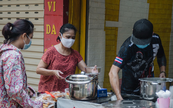 Nóng: Từ 12h ngày 16/9, một số quận, huyện ở Hà Nội được bán hàng ăn uống mang về
