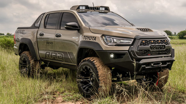 Toyota Hilux độ đầy thuyết phục, đối chọi Ford Ranger Raptor