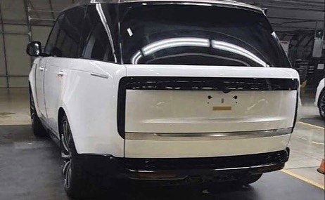 Range Rover đời mới lộ ảnh nóng ngay trước ngày ra mắt: Đèn hậu siêu đẹp - 4