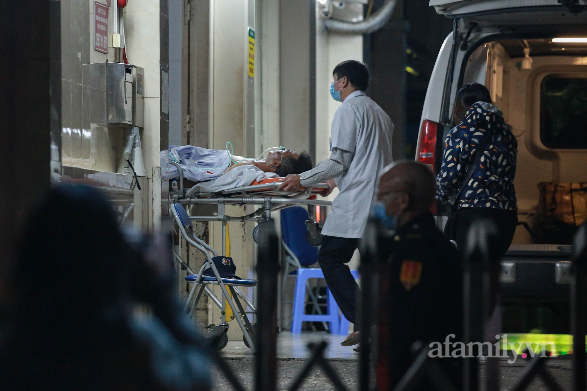 Bệnh viện Việt Đức chính thức được gỡ phong tỏa sau 18 ngày - 10