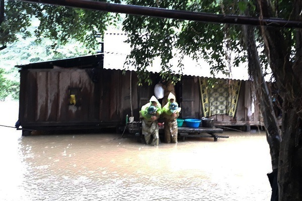 Lũ dâng nhanh, Quảng Bình - Quảng Trị khẩn cấp sơ tán nghìn dân - 1