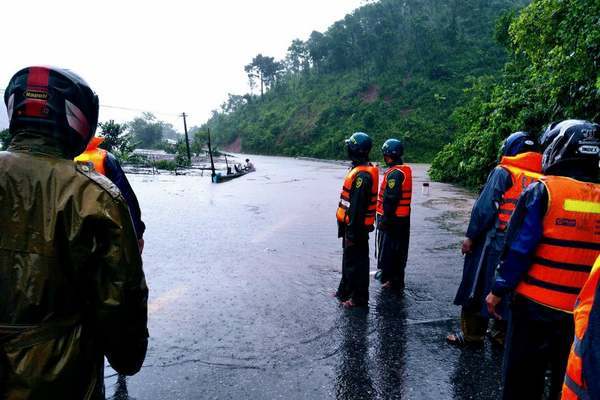 Lũ dâng nhanh, Quảng Bình - Quảng Trị khẩn cấp sơ tán nghìn dân - 5