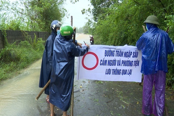 Lũ dâng nhanh, Quảng Bình - Quảng Trị khẩn cấp sơ tán nghìn dân