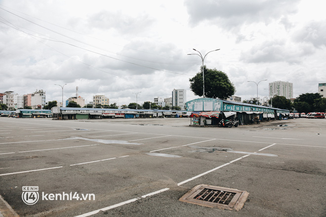 Ngày đầu bến xe lớn nhất trung tâm Sài Gòn mở lại, tài xế chờ từ sáng đến trưa vẫn không có khách đi