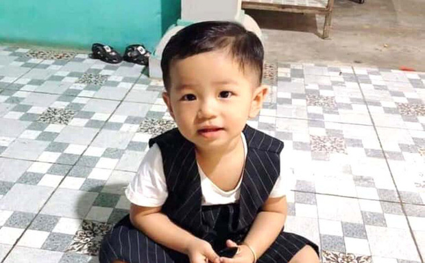 Mẹ bé trai 2 tuổi mất tích bí ẩn trắng đêm tìm kiếm con: 'Không biết con giờ sống chết ra sao'