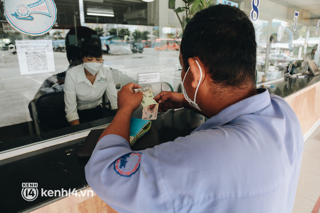 Ngày đầu bến xe lớn nhất trung tâm Sài Gòn mở lại, tài xế chờ từ sáng đến trưa vẫn không có khách đi - 4