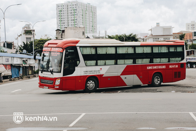 Ngày đầu bến xe lớn nhất trung tâm Sài Gòn mở lại, tài xế chờ từ sáng đến trưa vẫn không có khách đi - 7
