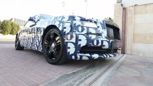 Bộ sưu tập xe khủng của rich kid giàu nhất Dubai: Đã toàn Rolls-Royce lại còn dán decal đắt khét của Supreme, LV - 2