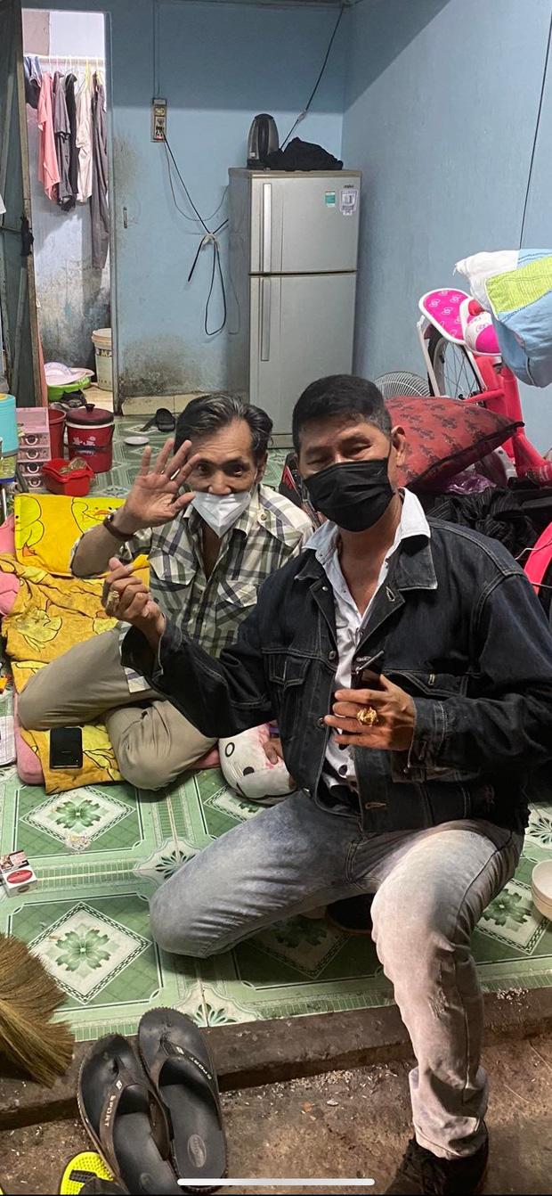 NS Thương Tín được một mạnh thường quân hứa chăm sóc đến cuối đời: 'Ai cũng có lúc khó khăn, nếu ai cũng quay mặt hết thì sao họ sống nổi' - 2 NS Thương Tín được một mạnh thường quân hứa chăm sóc đến cuối đời: 'Ai cũng có lúc khó khăn, nếu ai cũng quay mặt hết thì sao họ sống nổi' - 2