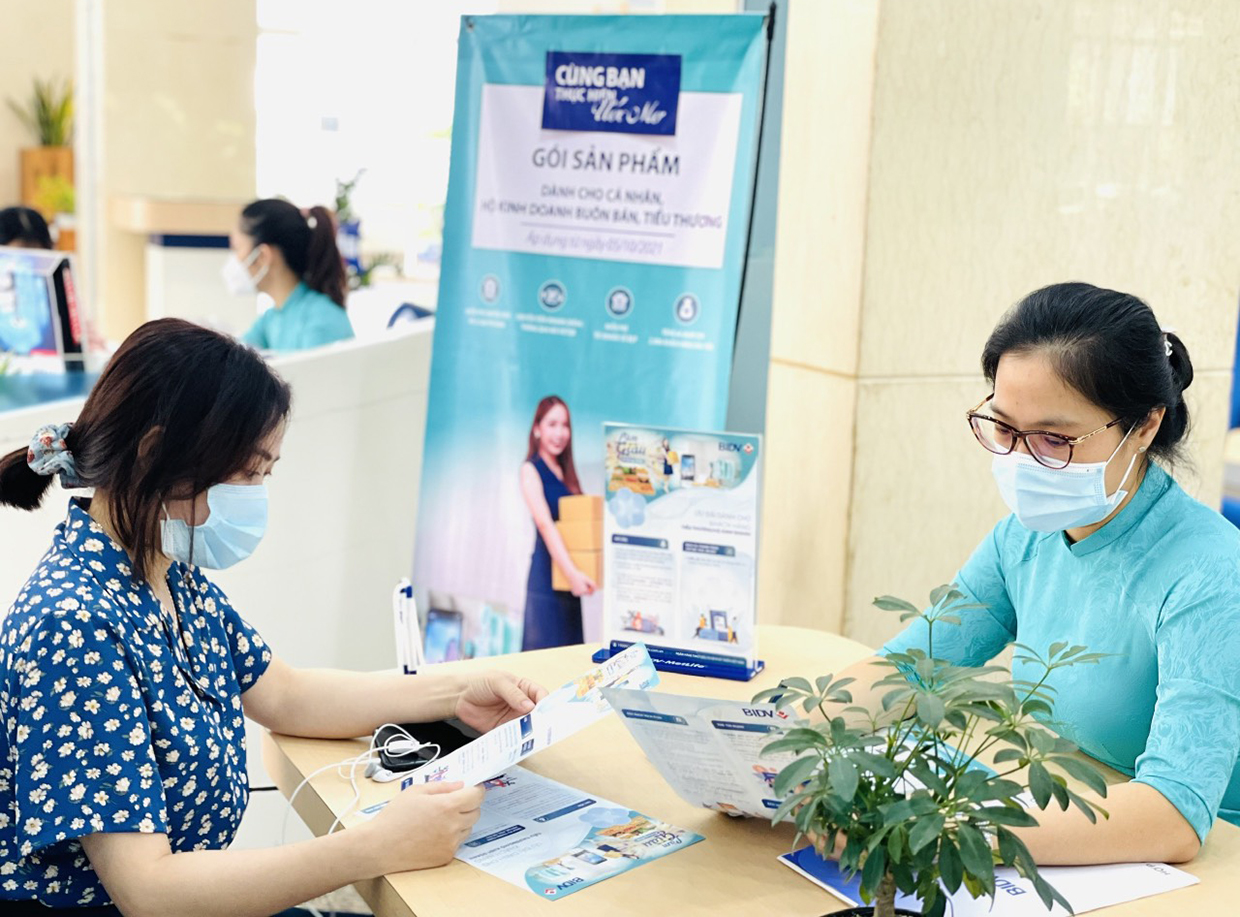 BIDV Gia Lai đặt mục tiêu đến 31-12-2021, phát triển mới 1.200 khách hàng đăng ký mới chương trình. Ảnh: Sơn Ca