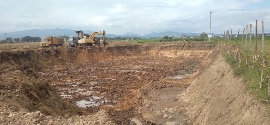  Hiện trường vụ khai thác đất trái phép của Công ty Xuân Hương tại xã Ia Tul, huyện Ia Pa. Ảnh: Lê Anh  