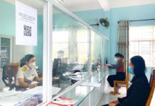 Các hộ kinh doanh trên địa bàn huyện Kông Chro kê khai nộp thuế năm 2021. Ảnh: Ngọc Minh