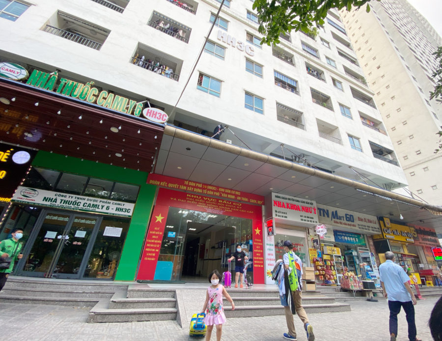 Hà Nội: Phong tỏa chung cư HH3C Linh Đàm với hơn 2.000 người do phát hiện ca mắc Covid-19 Hà Nội: Phong tỏa chung cư HH3C Linh Đàm với hơn 2.000 người do phát hiện ca mắc Covid-19