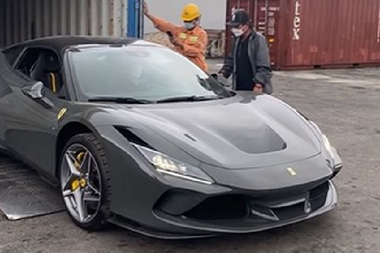 'Đập thùng' Ferrari F8 Tributo màu độc, hơn 27 tỷ về Việt Nam - 2