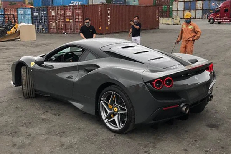 'Đập thùng' Ferrari F8 Tributo màu độc, hơn 27 tỷ về Việt Nam - 6