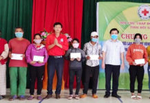 Hỗ trợ tiền mặt cho 150 hộ dân bị ảnh hưởng bởi dịch Covid-19 của huyện Chư Prông