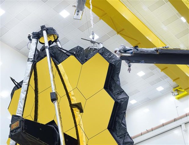 Kính thiên văn không gian James Webb được thử nghiệm tại Northrop Grumman, Redondo Beach, California (Mỹ) trong bức ảnh do NASA công bố ngày 11/5/2021. Ảnh: AFP/ TTXVN