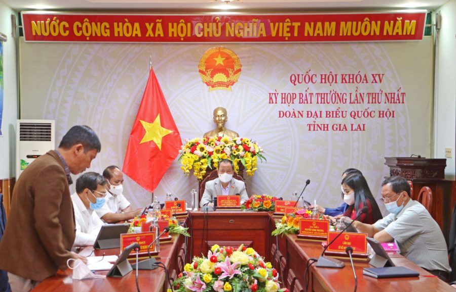 Quang cảnh phiên thảo luận tổ của Đoàn đại biểu Quốc hội tỉnh Gia Lai. Ảnh: Quang Tấn