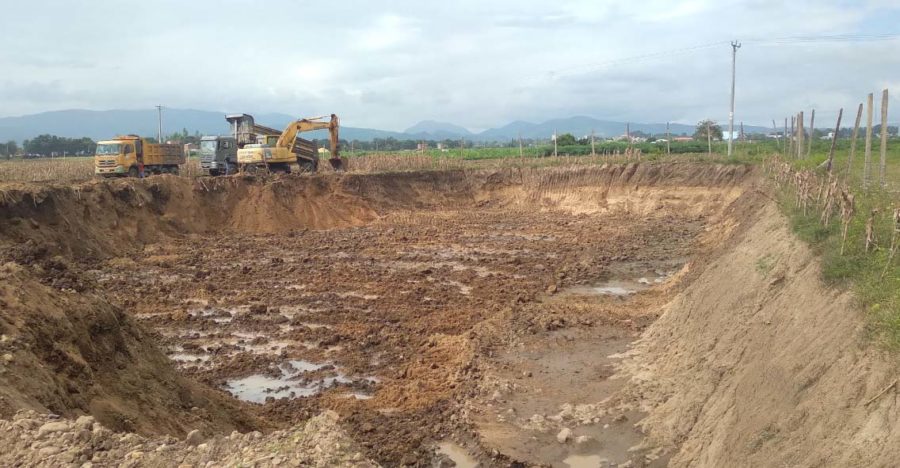Hiện trường vụ khai thác đất trái phép của Công ty xây dựng Xuân Hương tại xã Ia Tul, huyện Ia Pa. Ảnh: Lê Anh