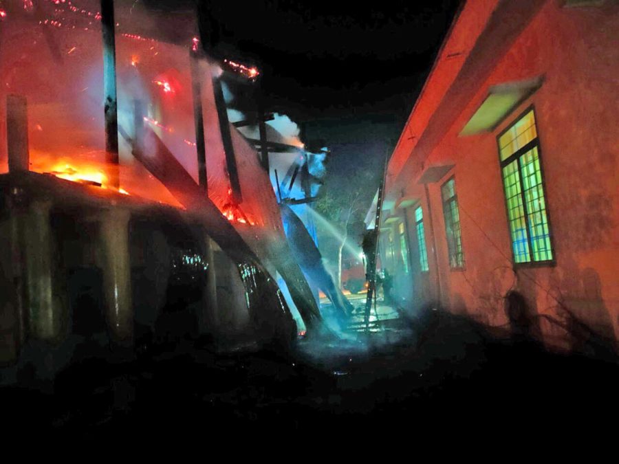 Ngọn lửa bỗng dưng bùng cháy trong đêm tại nhà kho của Trường Tiểu học Lê Hồng Phong