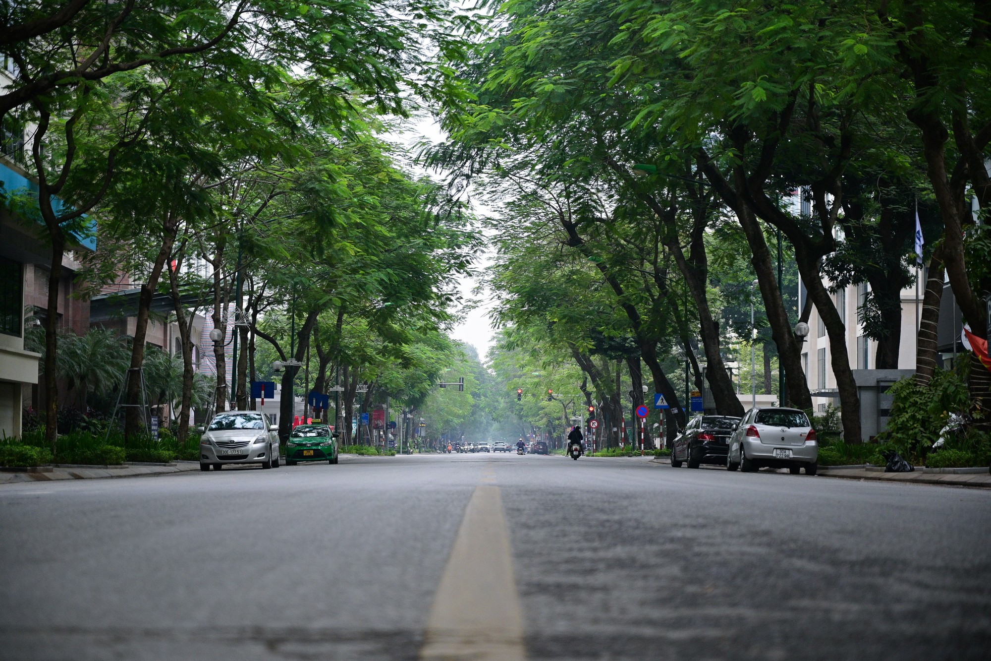Phố phường Hà Nội ngày đầu năm 2022 - Ảnh 2.