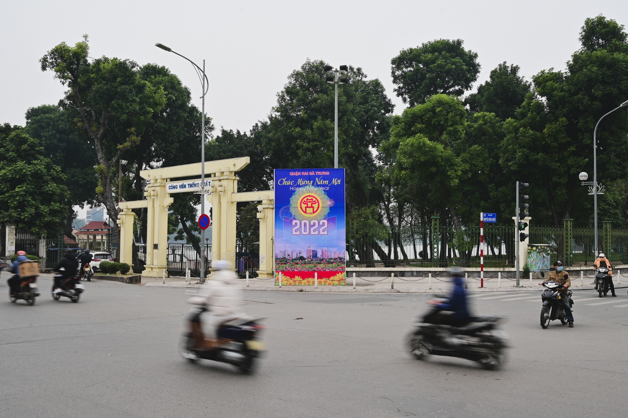 Phố phường Hà Nội ngày đầu năm 2022 - Ảnh 3.