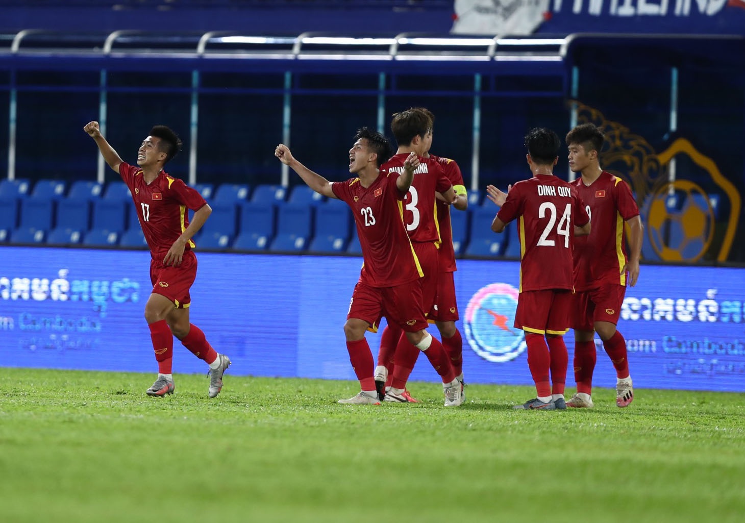 Vượt khó đánh bại Thái Lan 1-0: U23 Việt Nam tiến thẳng vào bán kết U23 AFF Cup - Ảnh 2.