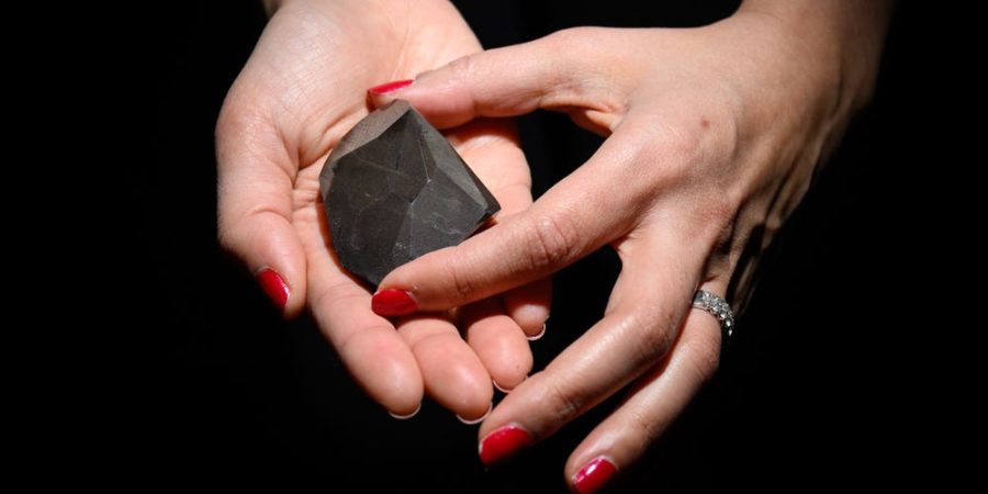 Sotheby's giới thiệu viên kim cương đen 