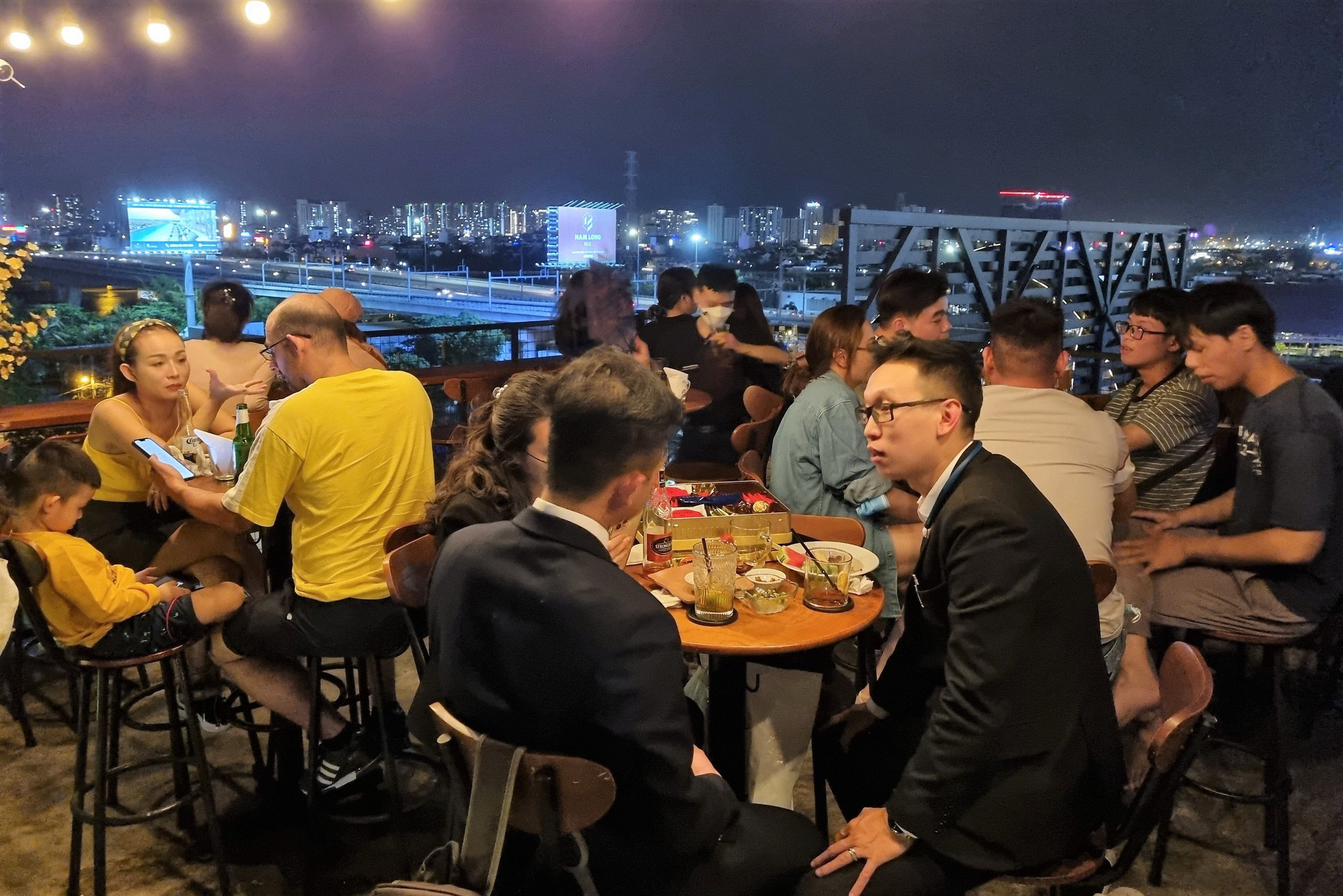 Cac bar san thuong o TP.HCM kin khach toi dau nam anh 2 Cac bar san thuong o TP.HCM kin khach toi dau nam anh 2
