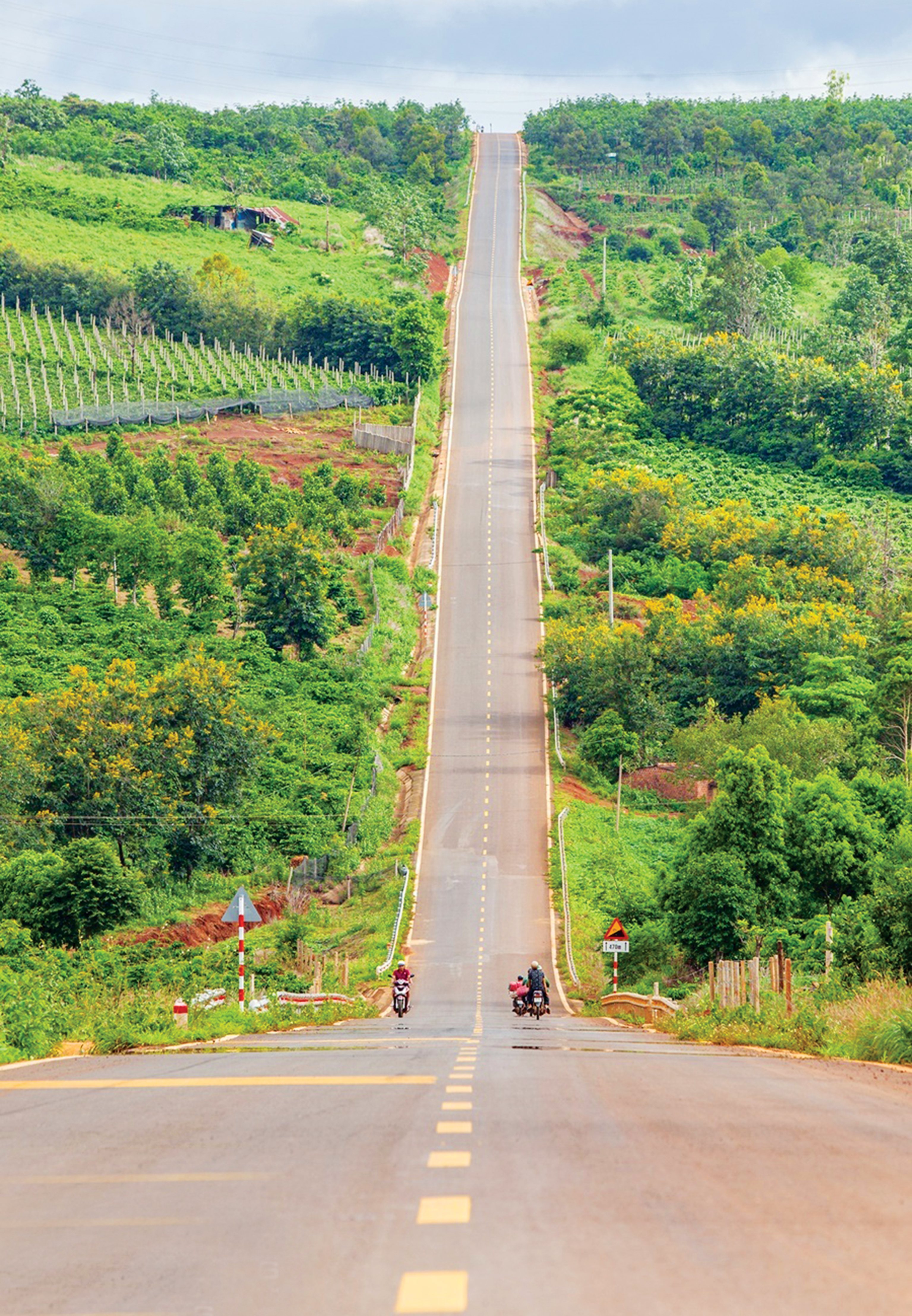 Con đường dốc tuyệt đẹp trên tuyến tránh TP. Pleiku thuộc địa phận xã Ia Pếch, huyện Ia Grai. Ảnh: Chu Thế Dũng