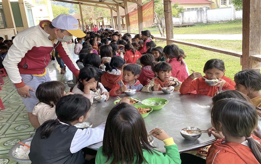 Một bữa ăn trưa của học sinh Trường Phổ thông Dân tộc Bán trú Tiểu học Lê Văn Tám (xã Krong, huyện Kbang). Ảnh: Mộc Trà