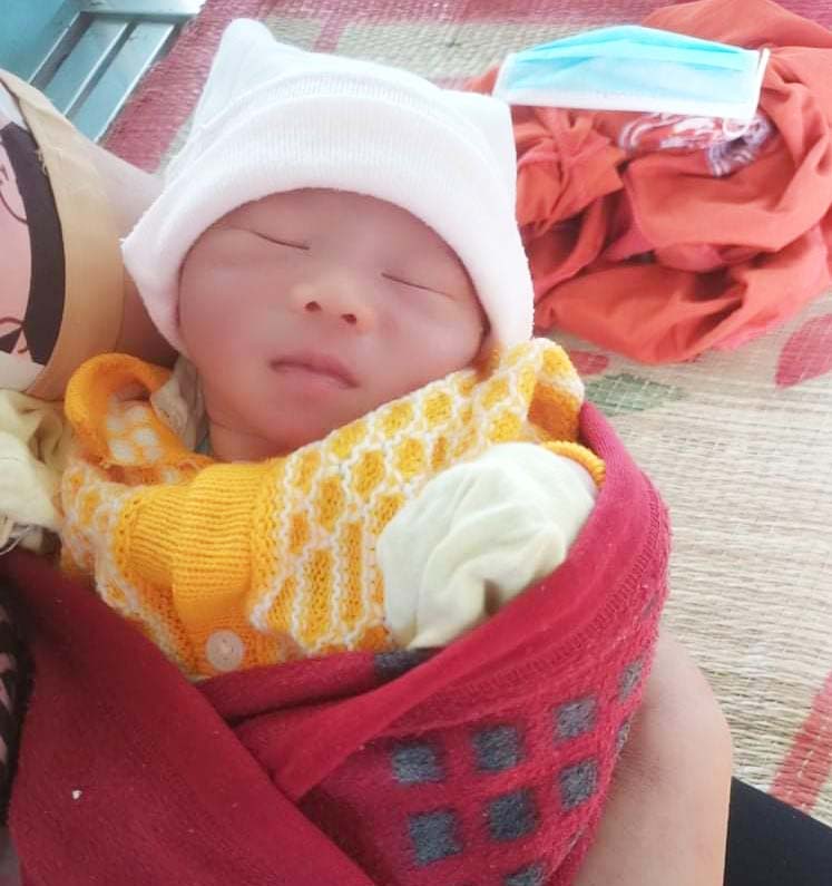Hiện sức khỏe của bé trai sơ sinh bị bỏ rơi đã được ổn định. (Ảnh: Người dân cung cấp)