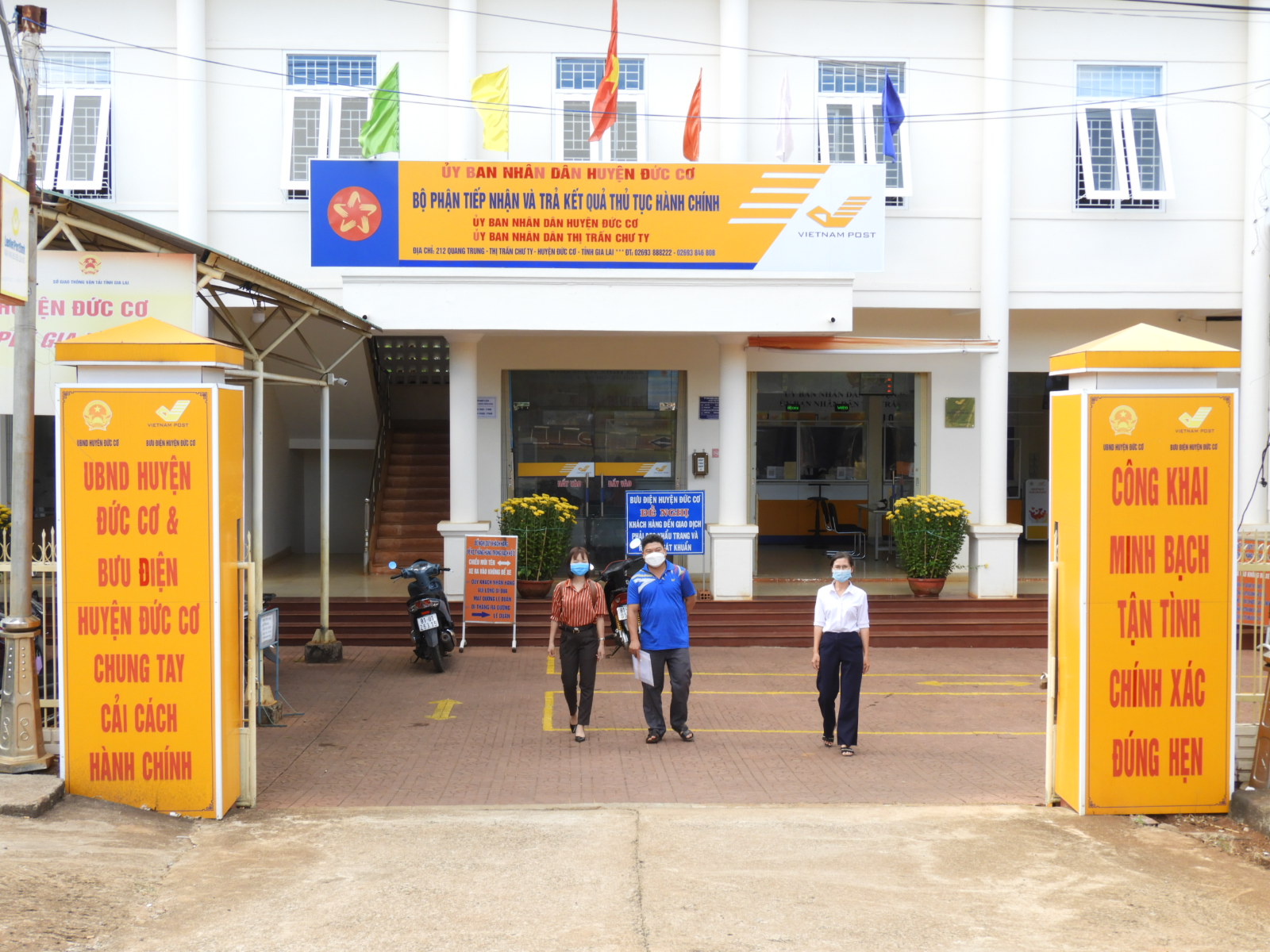 Quang cảnh Bộ phận Tiếp nhận và trả kết quả tại Bưu điện huyện Đức Cơ. Ảnh: Thanh Nhật