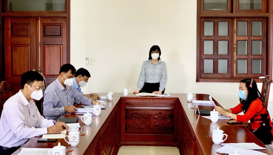 Phó Chủ tịch UBND tỉnh Nguyễn Thị Thanh Lịch kết luận cuộc họp chiều 9-3. Ảnh: Như Ý