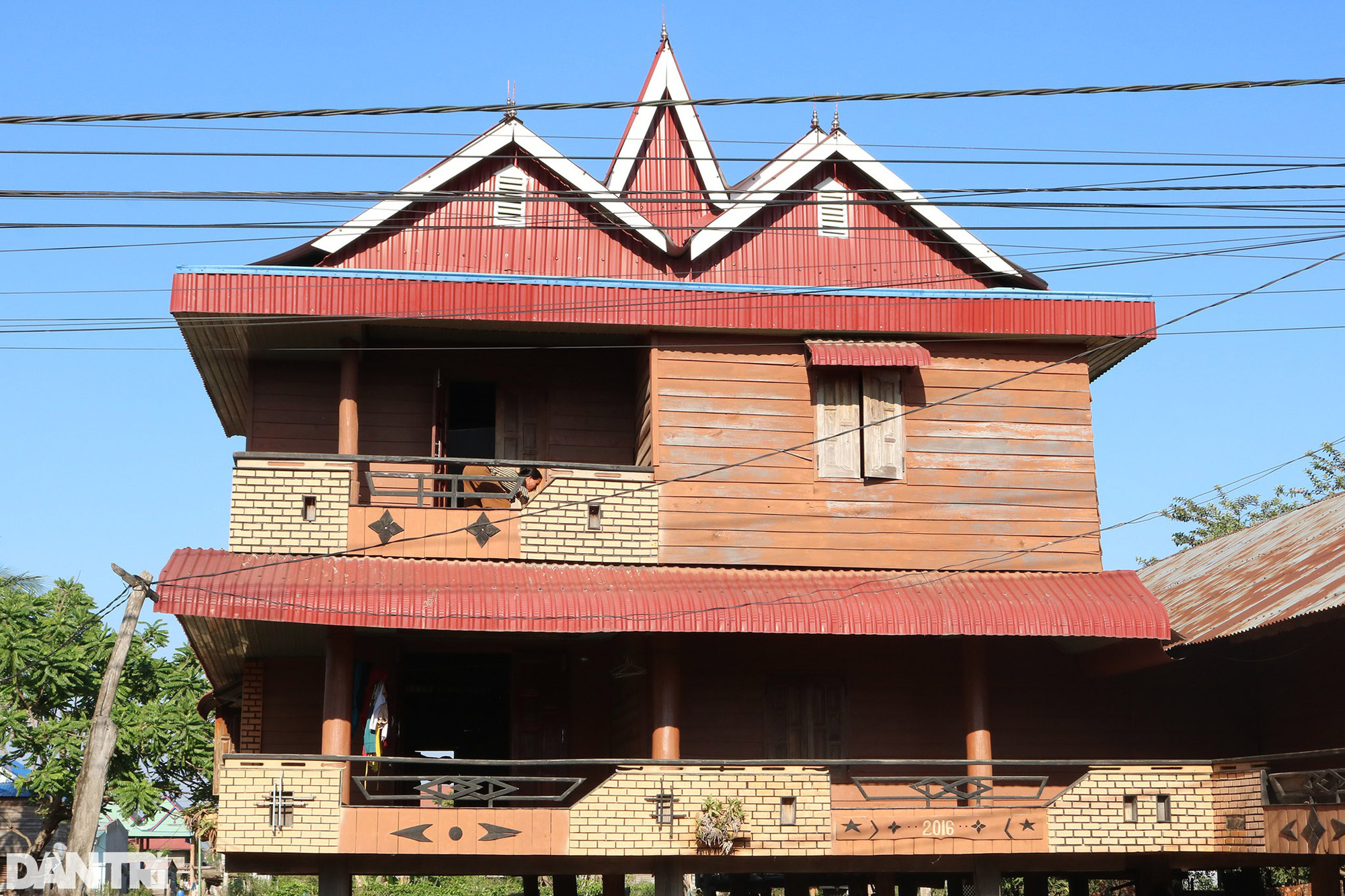 Độc đáo biệt thự nhà sàn 2 tầng ở Tây Nguyên - Ảnh 2. Độc đáo biệt thự nhà sàn 2 tầng ở Tây Nguyên - Ảnh 2.