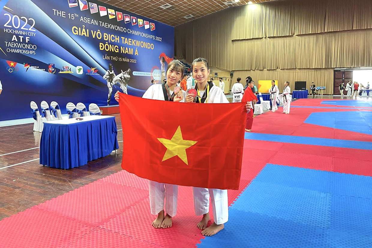  2 chị em song sinh Mai và Loan đã giành 2 tấm huy chương về cho đoàn Việt Nam. Ảnh: Nguyễn Nhật