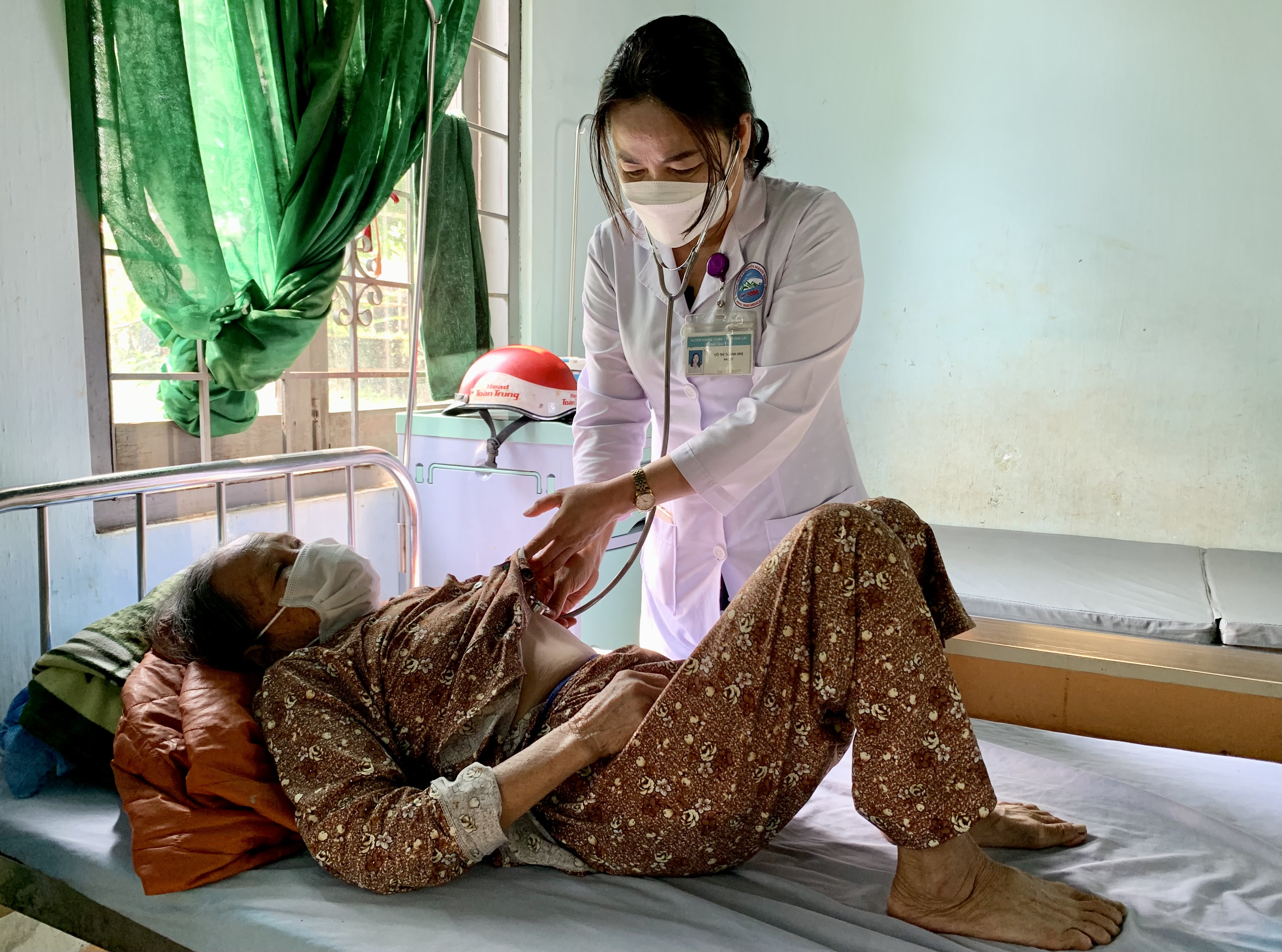 Ước tính Trung tâm Y tế huyện Mang Yang còn thiếu khoảng 20 bác sĩ. Ảnh: Như Nguyện