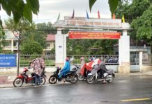 Cổng Trường THPT Trần Quốc Tuấn (huyện Phú Thiện) nơi 2 nữ sinh xảy ra xô xát. Ảnh: Vũ Chi