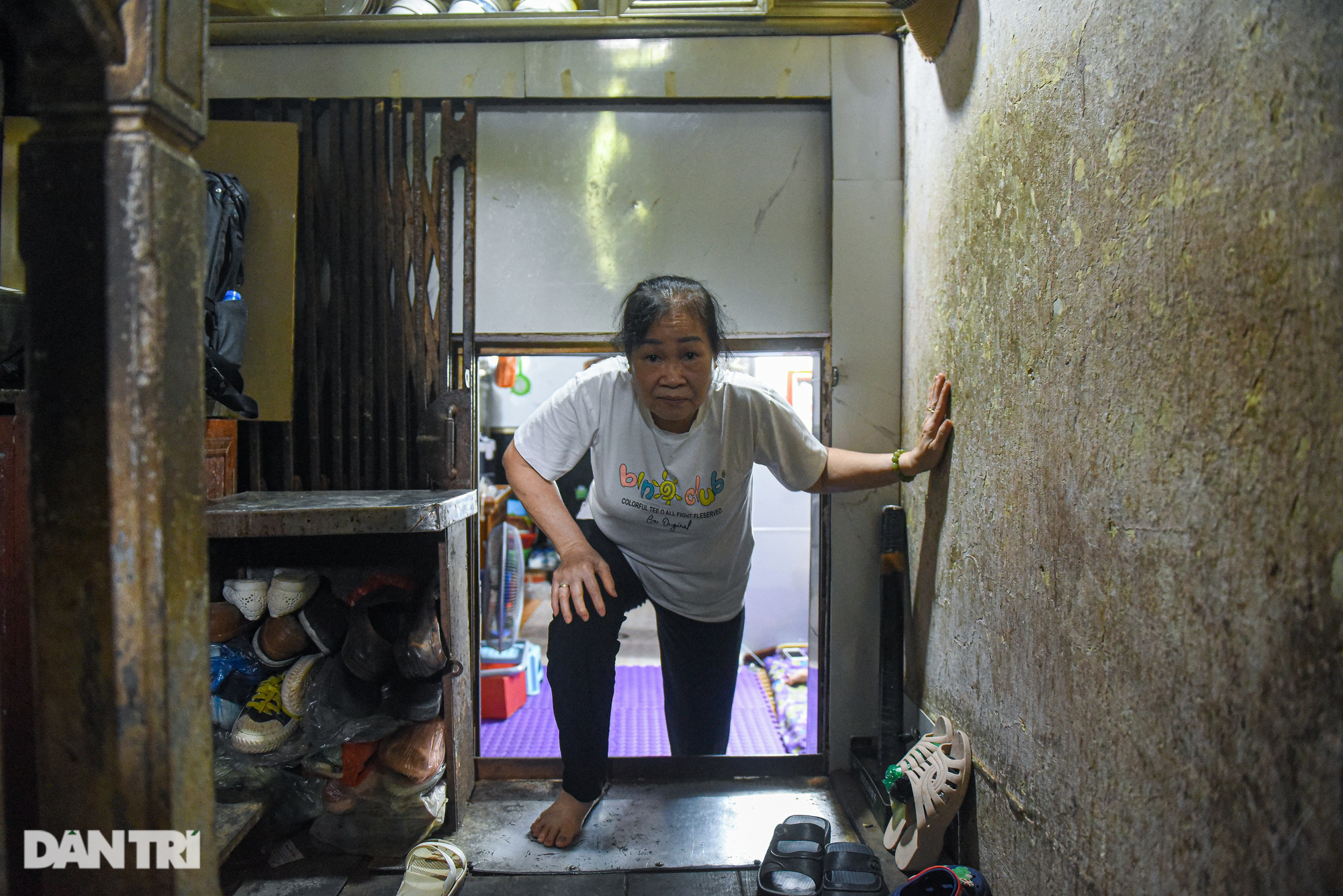 Cảnh "cúi người", quanh năm "lom khom" trong biệt thự triệu đô ở Hà Nội - Ảnh 2.