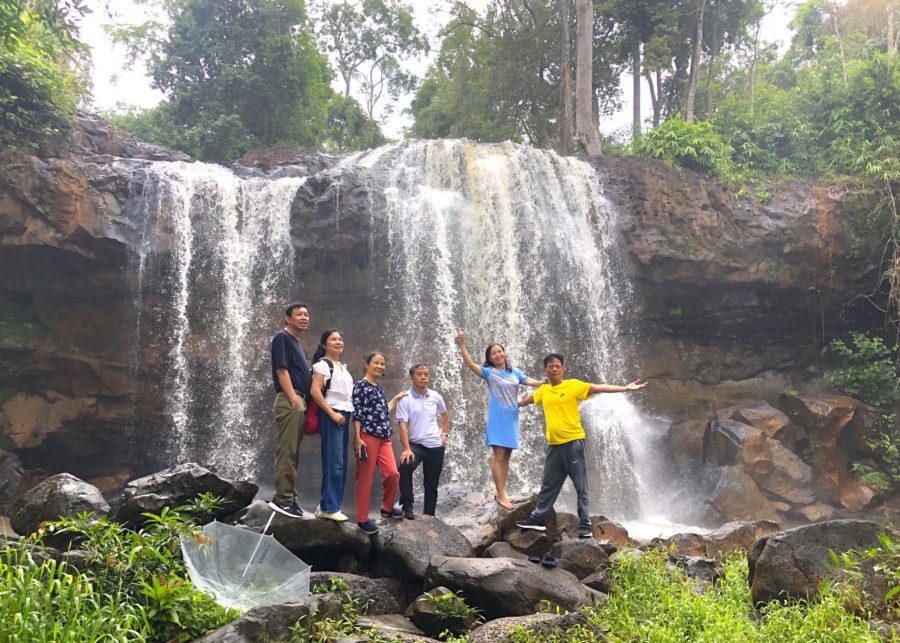 Các thác nước trên địa bàn huyện Kbang thu hút khá đông khách thập phương đến tham quan, du lịch. Ảnh: Ngọc Minh