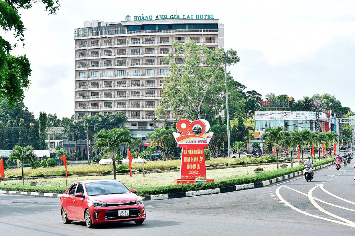 Khách sạn Hoàng Anh Gia Lai là một trong số ít điểm lưu trú đạt tiêu chuẩn 4 sao trên địa bàn. Ảnh: Đức Thụy