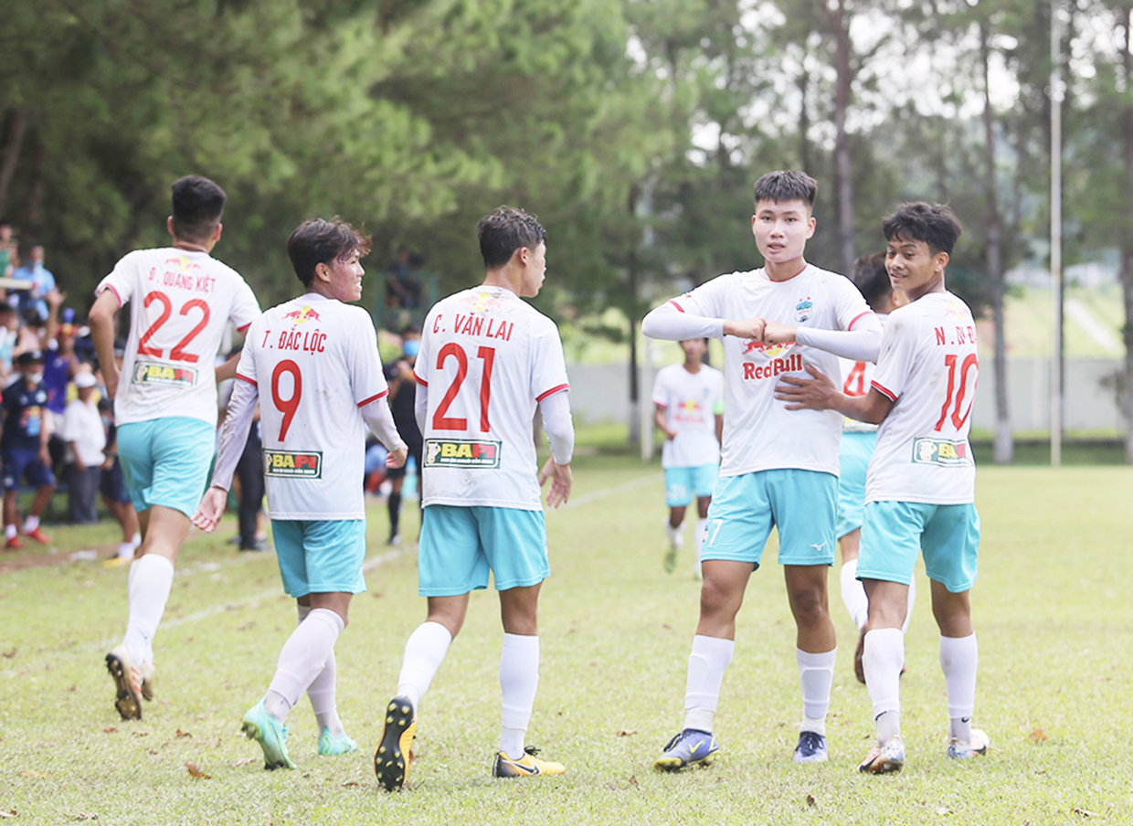  Nòng cốt của U15 HAGL là các cầu thủ vừa thi đấu vòng loại U17 Quốc gia 2022. Ảnh: Văn Ngọc