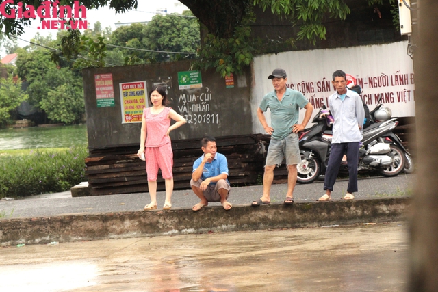 Vụ nam sinh lớp 10 bị đánh tử vong: Tang thương bao trùm làng quê - Ảnh 2. Vụ nam sinh lớp 10 bị đánh tử vong: Tang thương bao trùm làng quê - Ảnh 2.