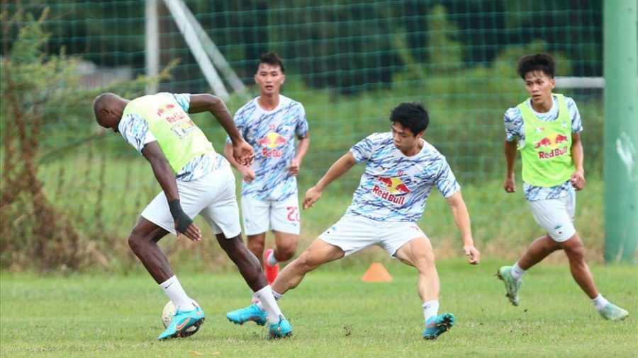 Tiền đạo Nguyễn Công Phượng đã trở lại tập luyện bình thường cùng đội bóng phố núi. Ảnh: laodong.vn