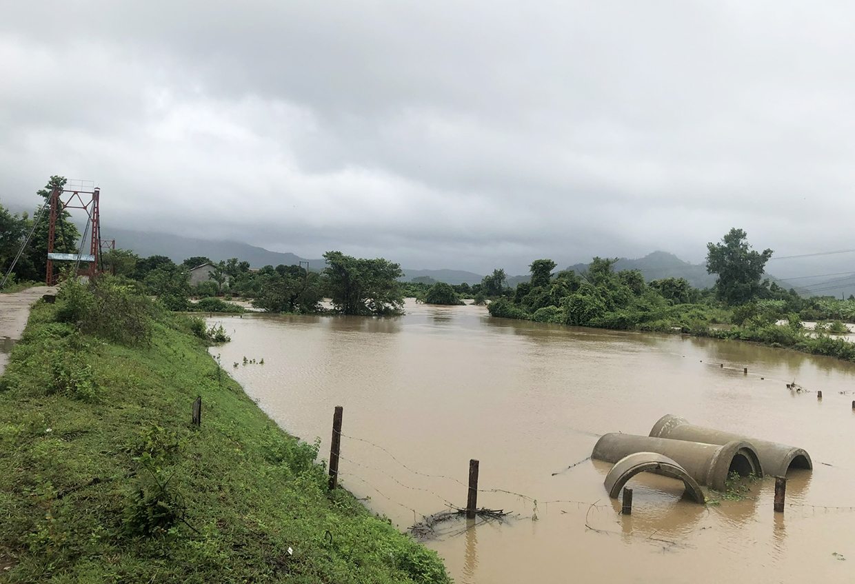 Nước ngập úng tại thôn Yên Hưng, xã Ia Piơr (huyện Chư Prông), nhiều nhà dân bị ngập nước. Ảnh Lê Nam
