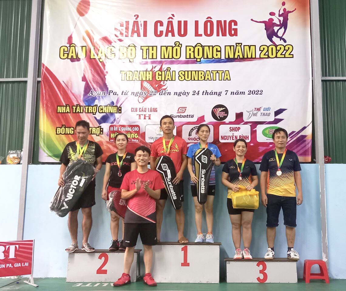 Các giải đấu quy mô tầm cỡ đã đánh dấu sự phát triển mạnh mẽ của phong trào cầu lông ở thị xã Ayun Pa. Ảnh: Lê Văn Ngọc