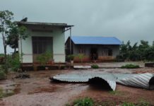 Một số ngôi nhà ở xã Ia Tiêm (huyện Chư Sê) bị tốc mái. Ảnh người dân cung cấp 