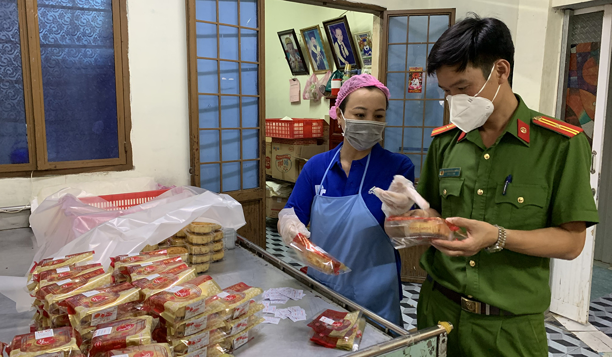   Cơ sở bánh Trung thu Đức Thành (4/30/2 Tuệ Tĩnh, TP. Pleiku) chấp hành tốt quy định đảm bảo an toàn thực phẩm. Ảnh: Như Nguyện