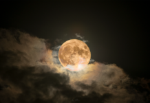 Mặt trăng Trung thu tròn nhất 100 năm qua: Nhiều người chụp trăng tròn tuyệt đẹp