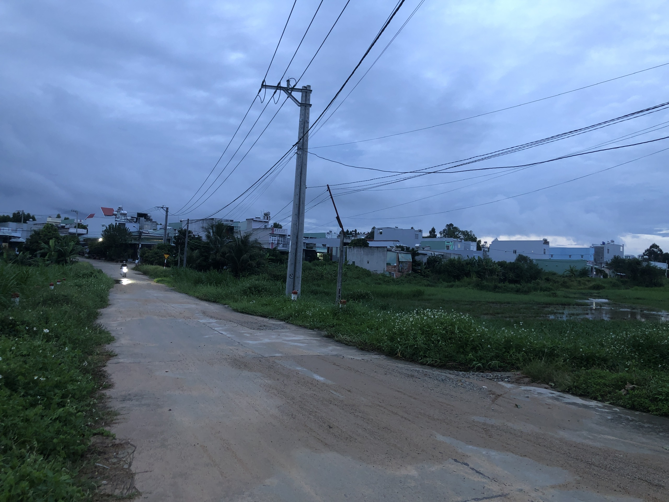 Khu vựa phía Đông tỉnh mới xuất hiện cơn mưa nhỏ vào chiều 25-9. Ảnh: Ngọc Minh